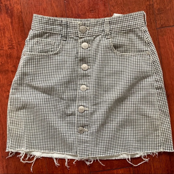 Zara Checkered Mini Skirt - Picture 1 of 3